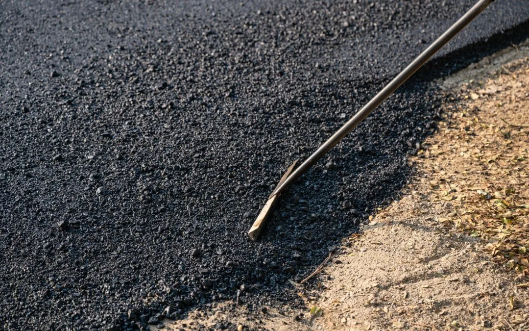 Hot Mix Asphalt vs Cold Patch: What’s the Difference and Which Should You Use?
